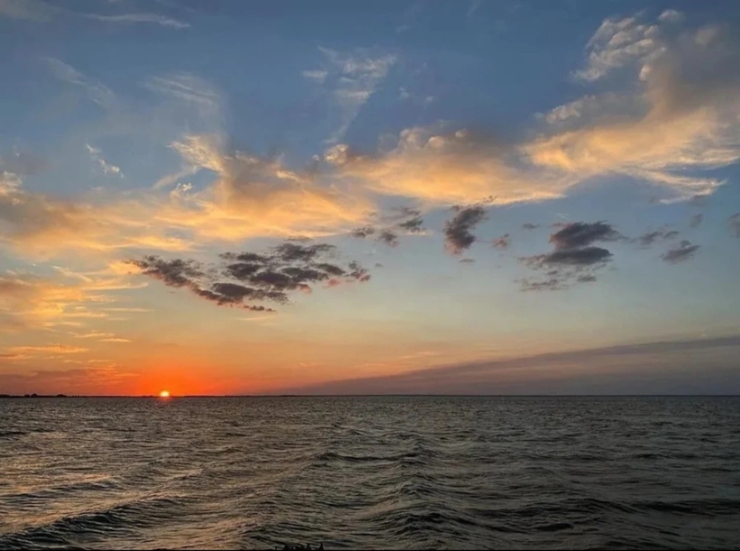 习近平：必须把促进全体人民共同富裕摆在更加重要的位置